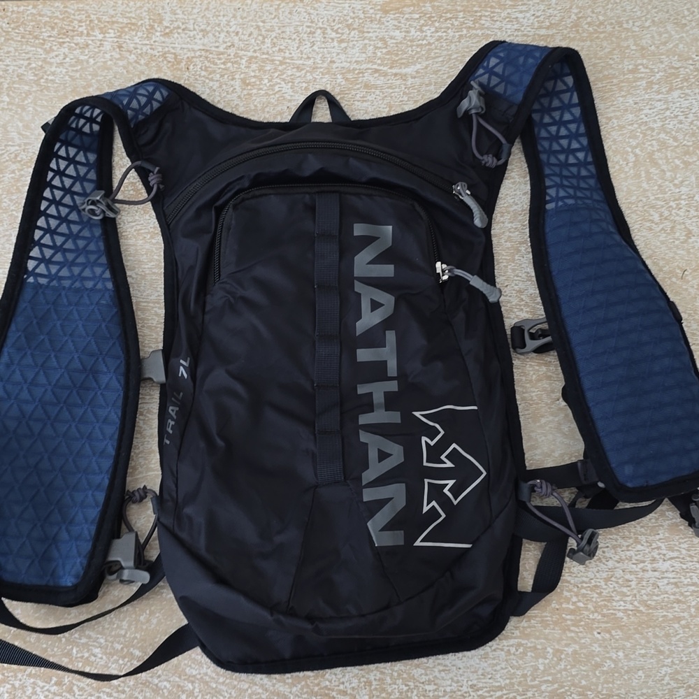 Nathan Trail 7L Hydration Pack